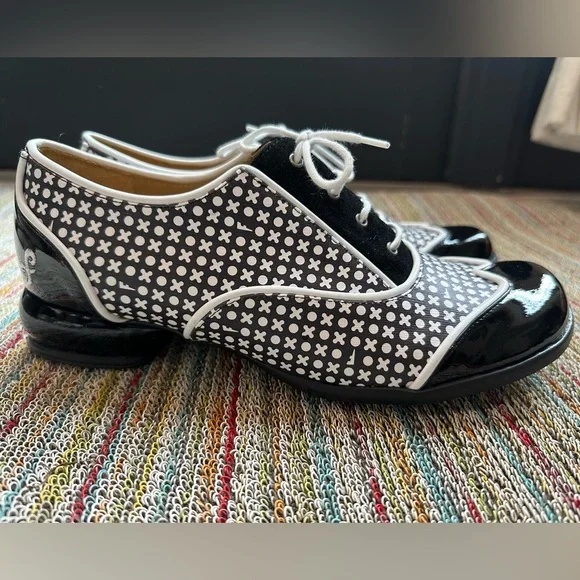 SOLD! Fluevog NEW Fellowship Martha x/o print contrast lace-up loafers -10/10.5 - Picture 3 of 16